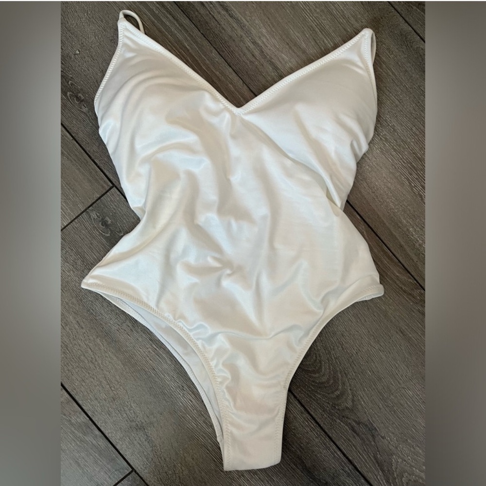 Revamped By Sirens White Swimsuit. Size S. NWT